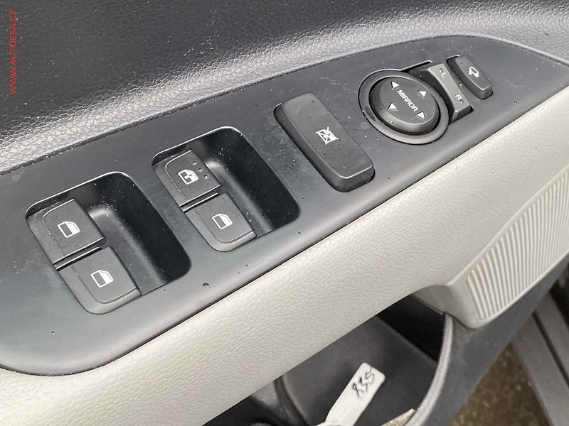 Kia Stonic (2019) 1.0 T-GDi, Navi, kamera, kůže - fotka 11 z 15