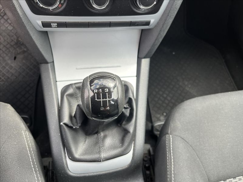 Škoda Octavia 1,6 MPi KLIMA ROZVODY PNEU - fotka 20 z 36
