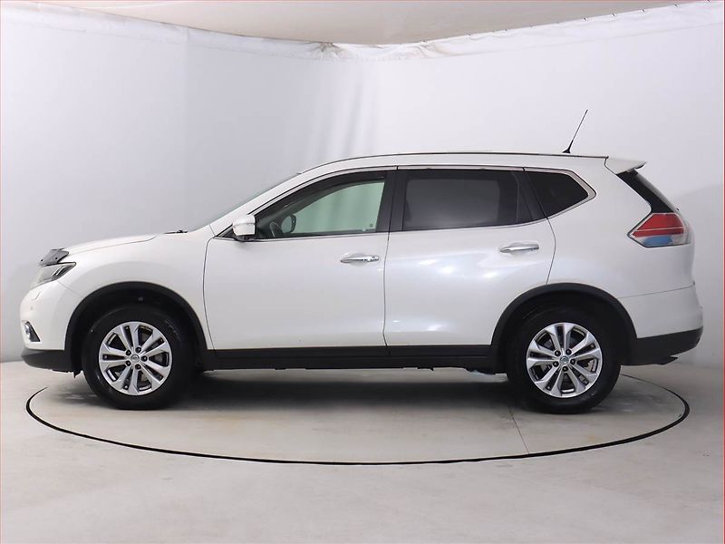 Nissan X-Trail (2015) Tekna 1.6 dCi, 4X4, 7 míst - fotka 3 z 23