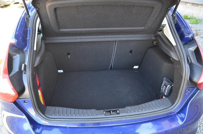 Ford Focus (2014) 1.0 EB 74kW TREND 2x kola - fotka 29 z 35