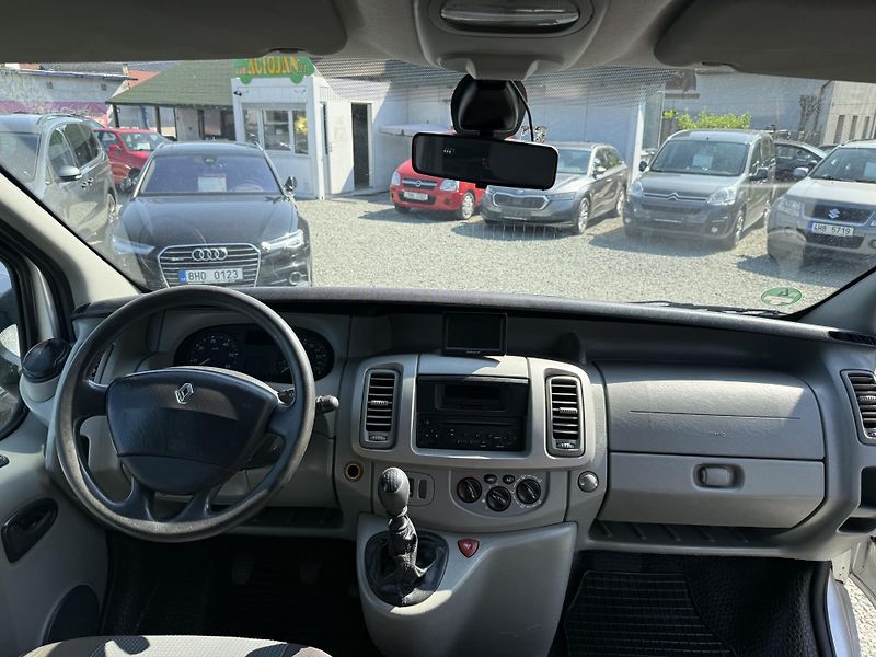 Renault Trafic 2.5 DCI PASSENGER 9 MÍST - fotka 7 z 13