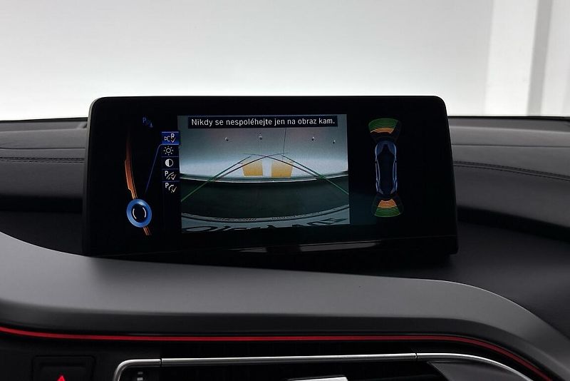 BMW i8 Coupé - fotka 18 z 34