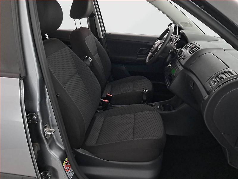 Škoda Fabia (2012) 1.2 TSI, po STK, zamluveno - fotka 9 z 16