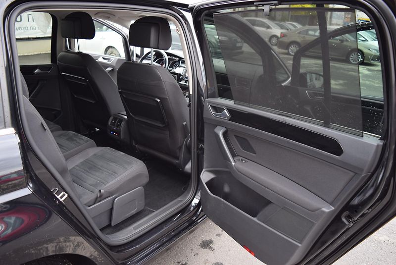 Volkswagen Touran (2017) 1.4TSI 110kw HIGHLINE BMT WEBA - fotka 43 z 51