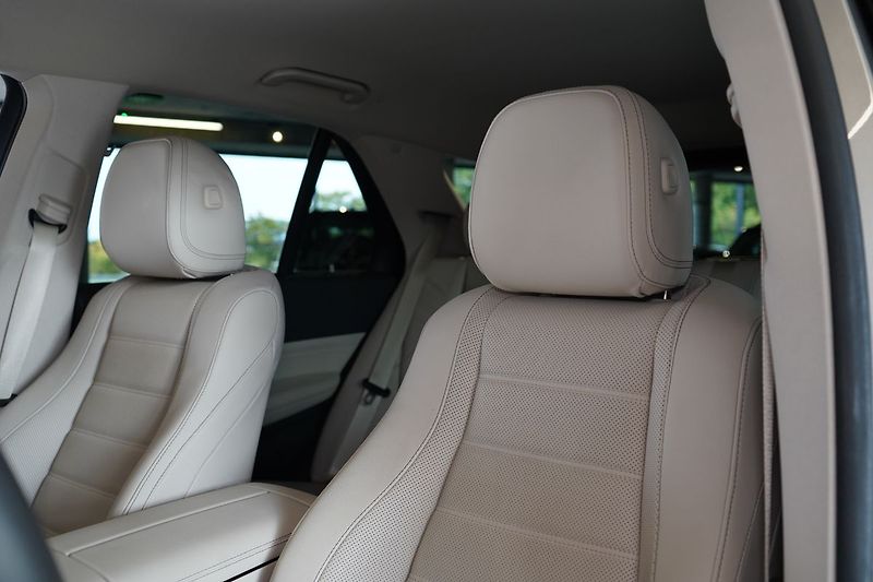 Mercedes-Benz GLE 350d 4M AMG, Ventilace, ADS+ - fotka 19 z 45