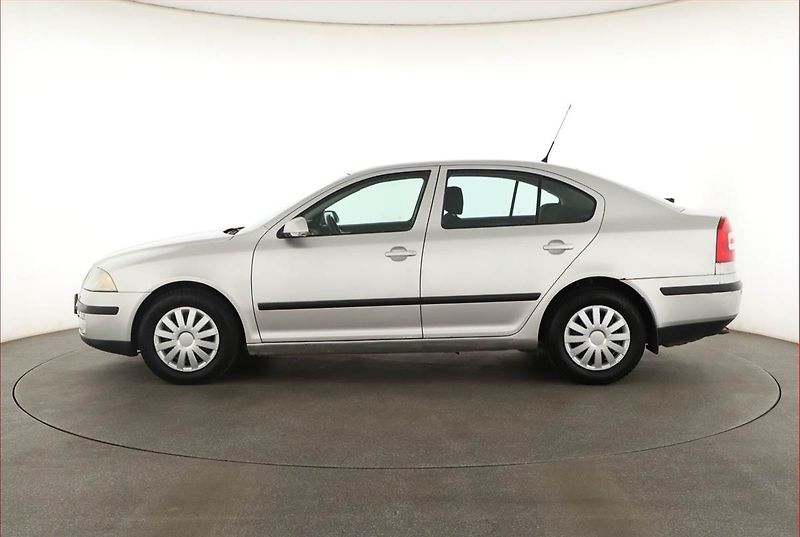 Škoda Octavia (2007) 2.0 TDI, po STK, zamluveno - fotka 3 z 11