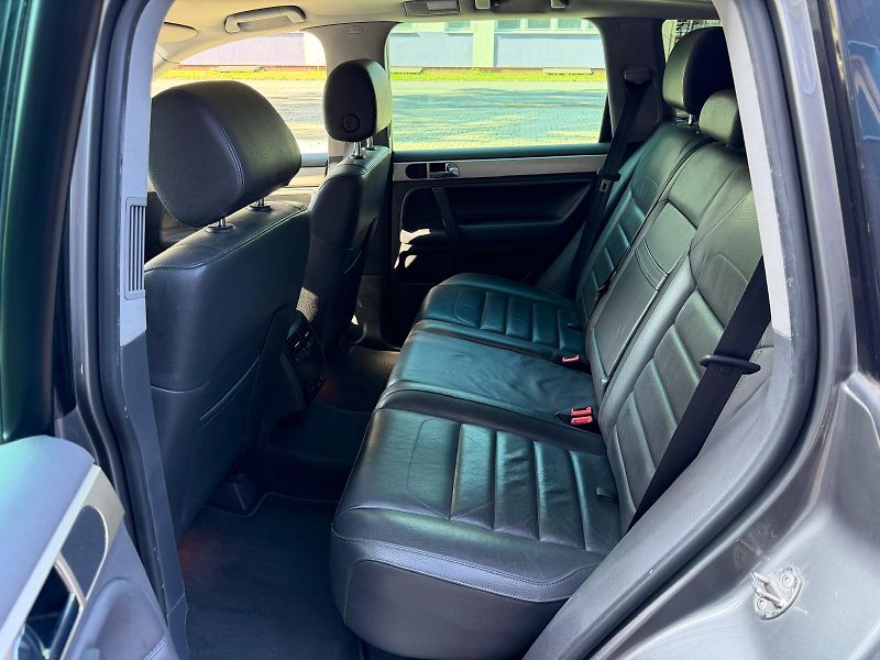 Volkswagen Touareg 3,0 TDi V6 4-motion /servis.k. - fotka 13 z 33