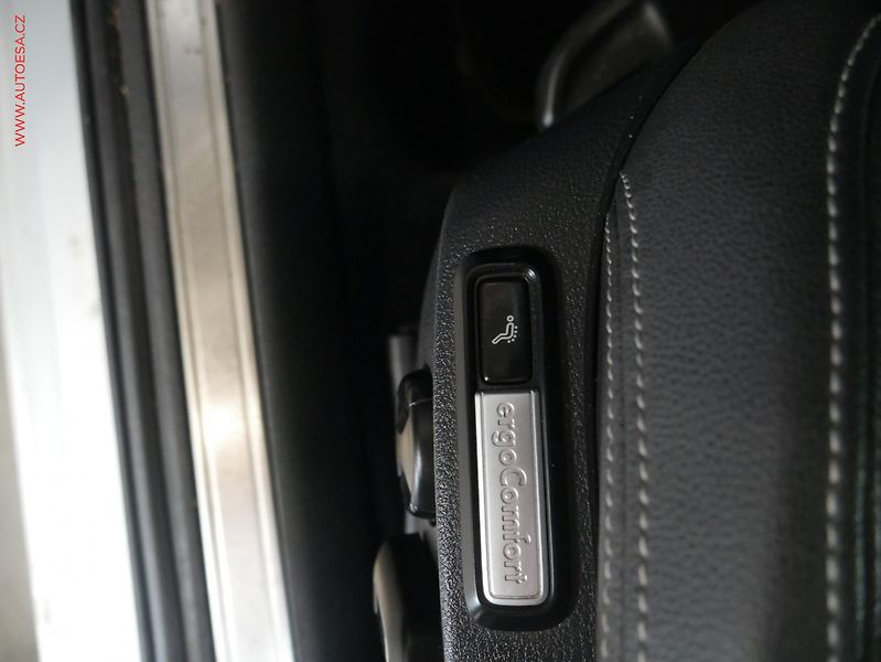 Volkswagen Passat (2015) 2.0TDI 4x4, DSG, navi, bixen - fotka 12 z 21