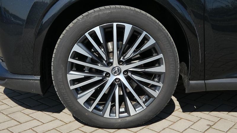 Lexus RX 350h 2.5 HEV 4x4 E-Four e-CVT Execu - fotka 22 z 23