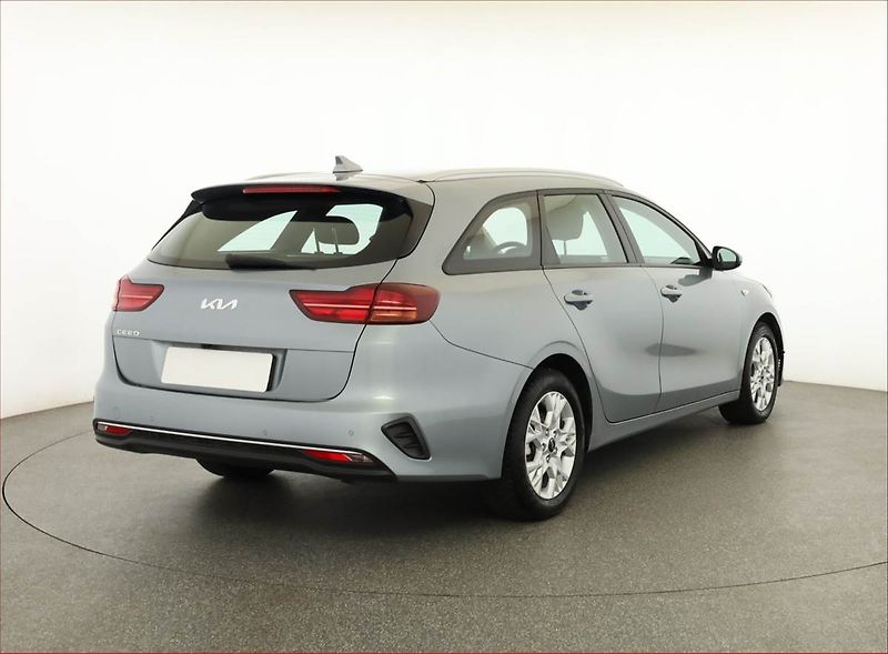 Kia Ceed (2023) 1.5 T-GDI - fotka 5 z 20