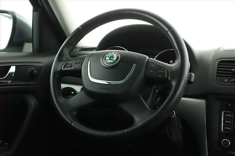 Škoda Yeti (2012) 1.6 TDI, Navi, Tempomat - fotka 8 z 19