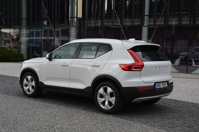 Volvo XC40 (2020) 2,0 D3 DRIVE-E Momentum PRO Aw - fotka 18 z 45