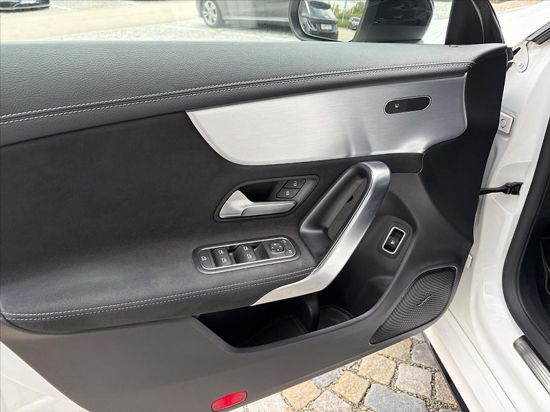 Mercedes-Benz CLA 250e Shooting Brake*AMG - fotka 4 z 28