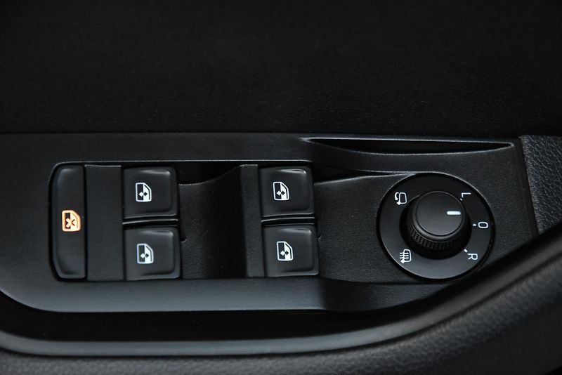 Škoda Superb 2.0 TDi CR,DKLIMA,VÝHŘEV,TEMP - fotka 11 z 50