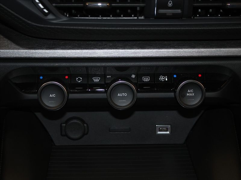 Citroën C5 X 1,2 PT 96kW AT Feel 48tkm. - fotka 15 z 21