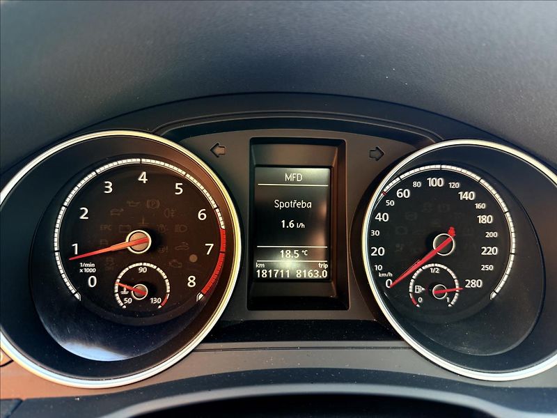 Volkswagen Scirocco 2,0 TSi DSG - fotka 13 z 24