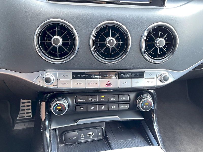 Kia Stinger (2017) 3.3 GT 272 kW 4x4 Automat - fotka 13 z 33