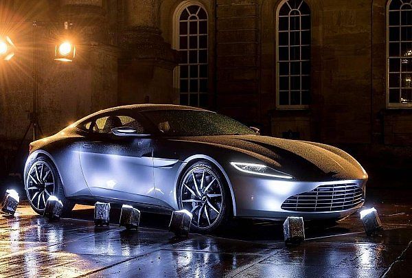 Aston Martin DB10.
