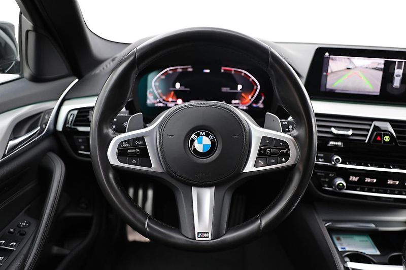 BMW Řada 5 520d xDrive Touring - fotka 20 z 22