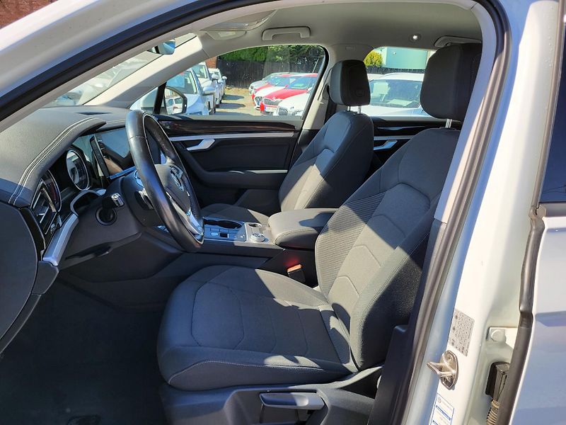 Volkswagen Touareg 3.0 V6 TDi DSG 4MOTION - fotka 7 z 46