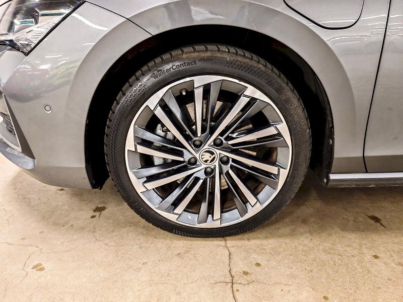 Škoda Superb (2024) Combi iV 1.5 TSI 150 kW DSG L& - fotka 35 z 35