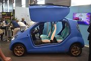 Softcar je produkt švýcarského startupu a má bok karosérie z jediného vylisovaného plastového kusu
