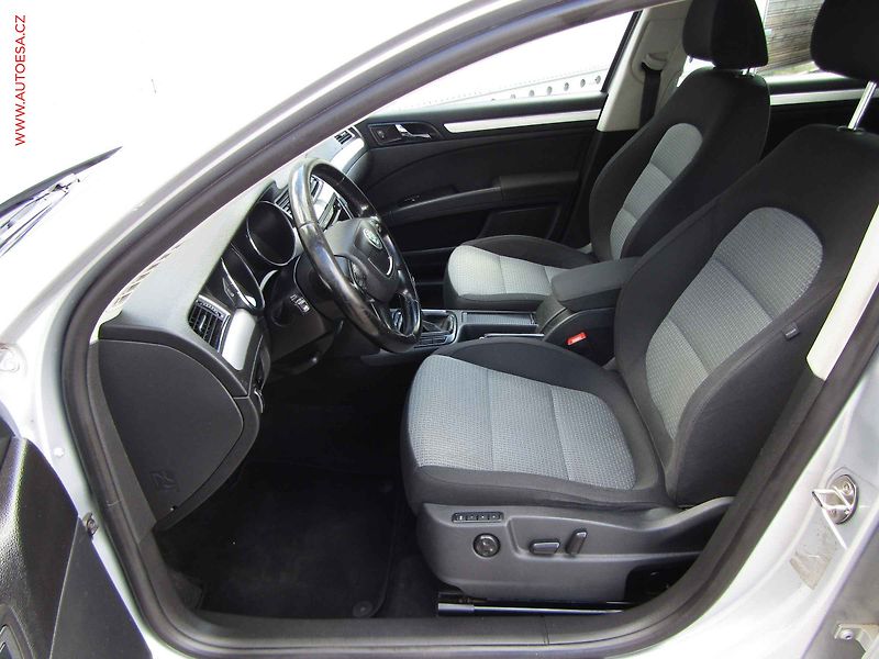 Škoda Superb (2010) 2.0 TDi, Ambition, TZ, xenon - fotka 9 z 20