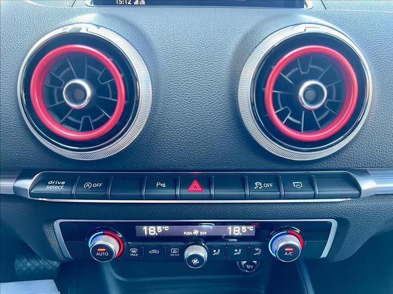 Audi A3 35 TFSi  LED  KLIMA  110kw - fotka 30 z 40