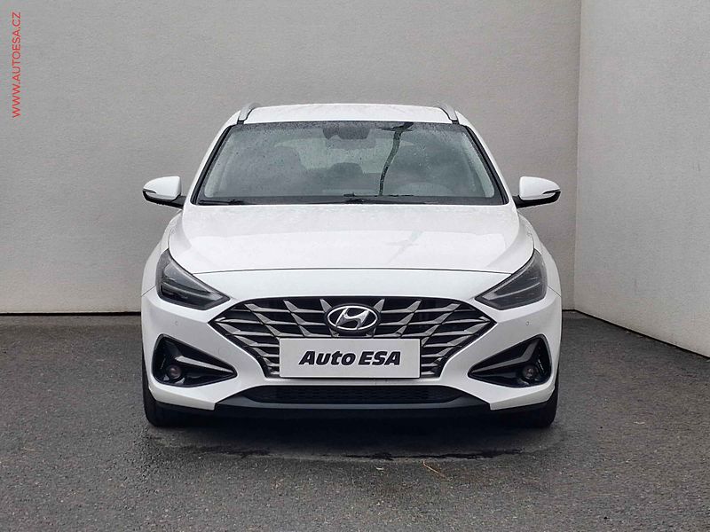 Hyundai i30 (2023) 1.5 T-GDi 48V, 1.maj,ČR - fotka 2 z 18
