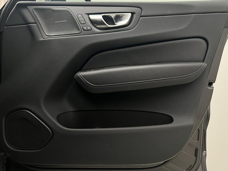 Volvo XC60 B5 AWD INSCRIPTION AUT - fotka 48 z 48