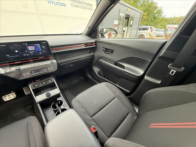 Hyundai Kona 1,6 T-GDI 125kW DCT N-Line 4WD - fotka 17 z 22