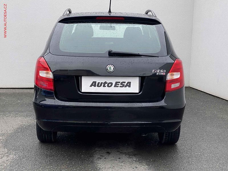 Škoda Fabia (2009) 1.6 16V, Ambiente, +kola - fotka 5 z 17