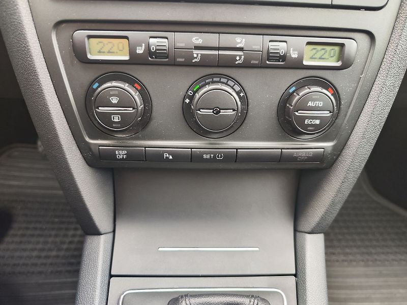 Škoda Octavia 1.6 FSI/85kW Elegance - fotka 16 z 25