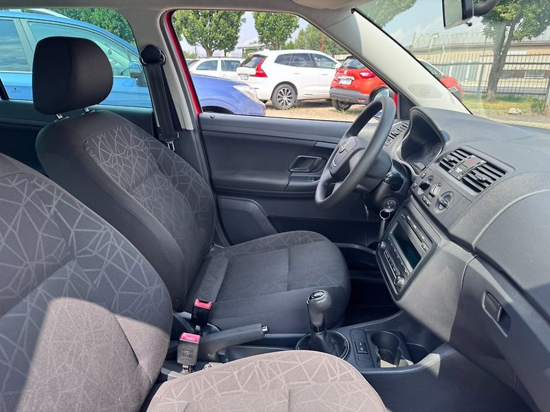 Škoda Fabia (2011) 1,2 TSI 63 KW KM STK - fotka 35 z 49