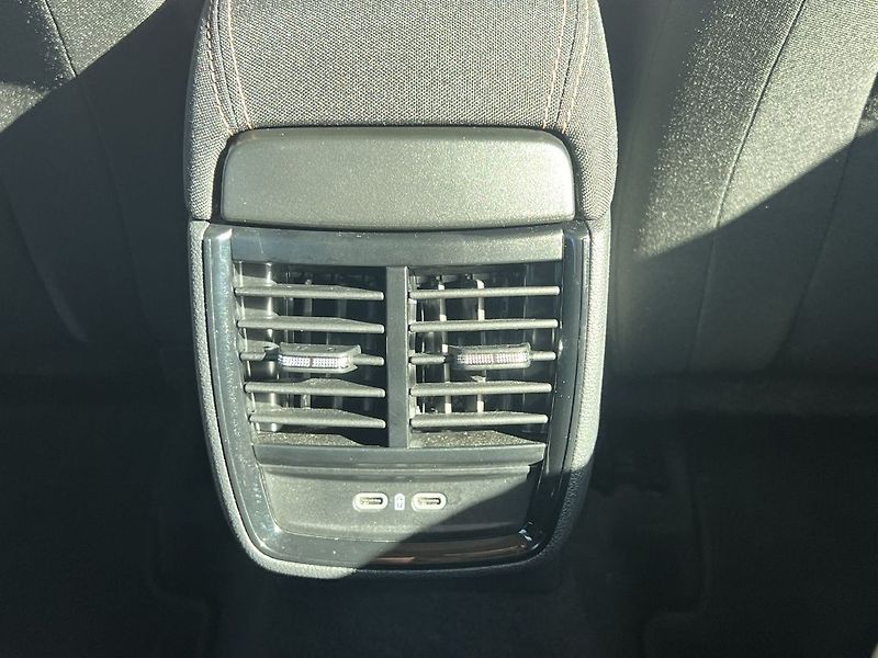 Škoda Kamiq Top Selection 1.0 TSI 85 kW - fotka 25 z 27