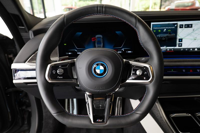 BMW Ostatní M70 xDrive Bower&Wilkins Diamo - fotka 5 z 23