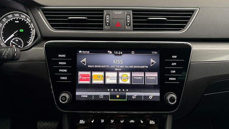 Škoda Superb 2.0 TDI DSG Style Combi - fotka 11 z 28