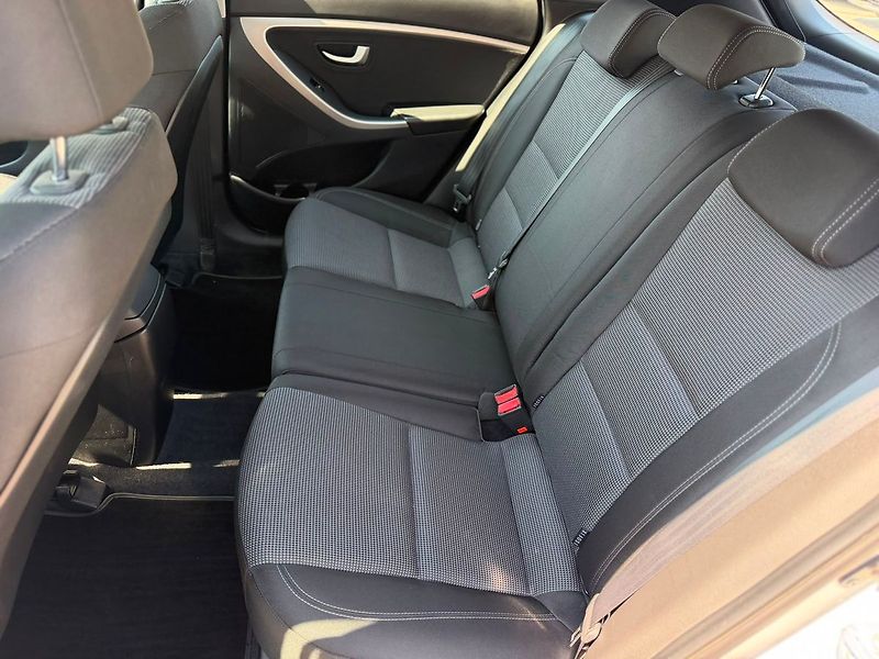 Hyundai i30 1.4CVVT 100 MAN6 Trikolor - fotka 11 z 25