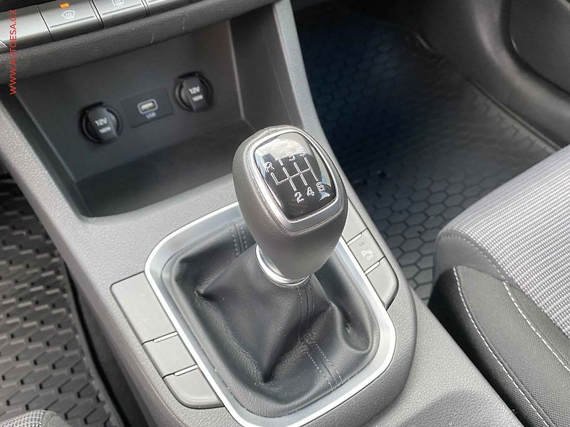 Hyundai i30 (2020) 1.5i, ČR, servis.kniha, AC - fotka 16 z 18