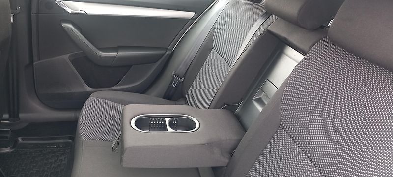 Škoda Octavia 1.4 TSI Ambition 103kW - fotka 14 z 26