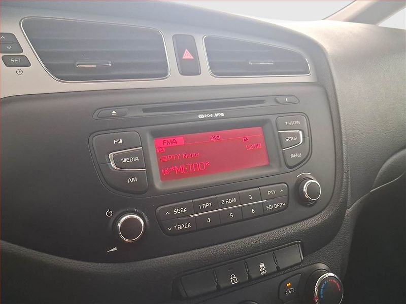 Kia Ceed (2016) 1.4 CVVT, ČR,1.maj, Serv.kniha - fotka 13 z 21