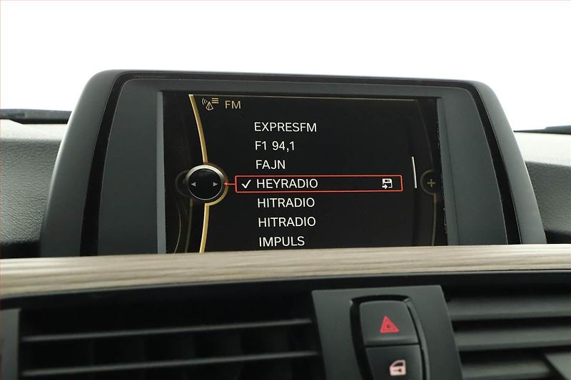 BMW Řada 3 (2013) 320 d xDrive, 4X4, Automat - fotka 16 z 20