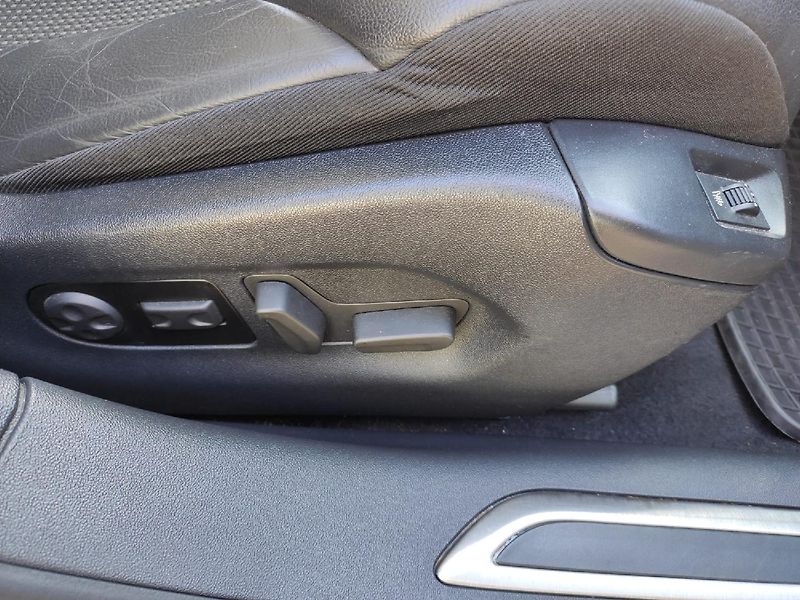 Citroën C5 (2014) 2.0HDI 140k EXCLUSIVE MAN6 HYD - fotka 24 z 43