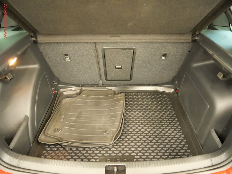 Škoda Rapid (2018) 1.0TSi, 1.maj,ČR, Xenon - fotka 7 z 24