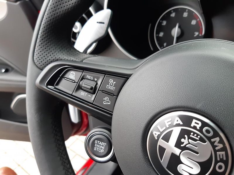 Alfa Romeo Stelvio (2025) Veloce 4x4 2,2 MTJ  210PS - fotka 27 z 34