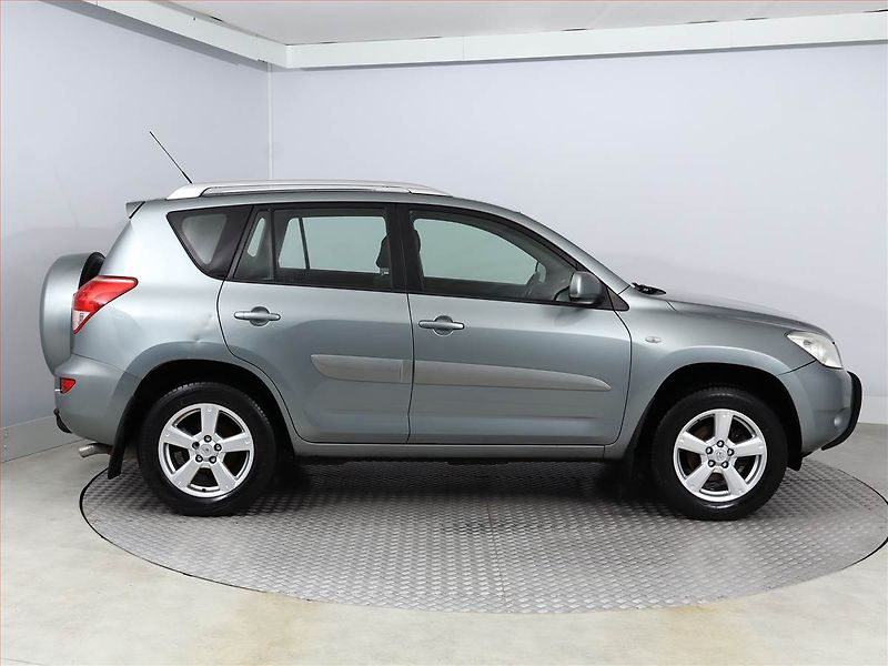 Toyota RAV4 (2007) 2.0 VVT-i, 4X4, Tempomat - fotka 6 z 15