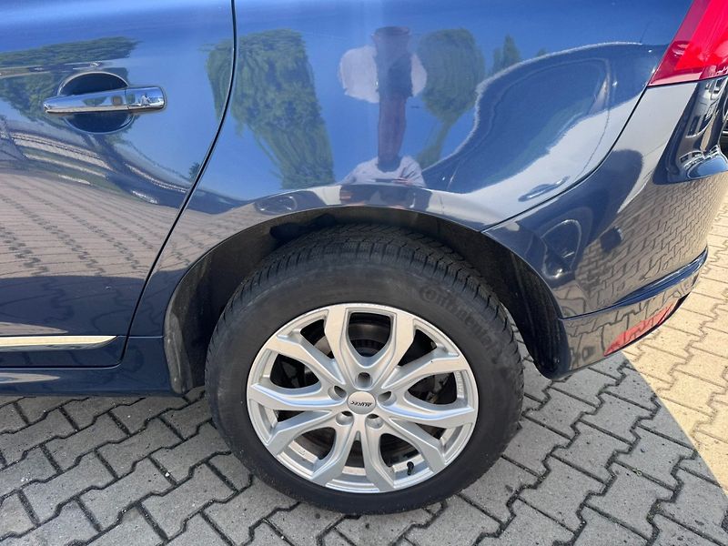 Volvo XC60 (2015) 4X4 2,4 D5 158 KW SUMMUM ČR - fotka 14 z 50