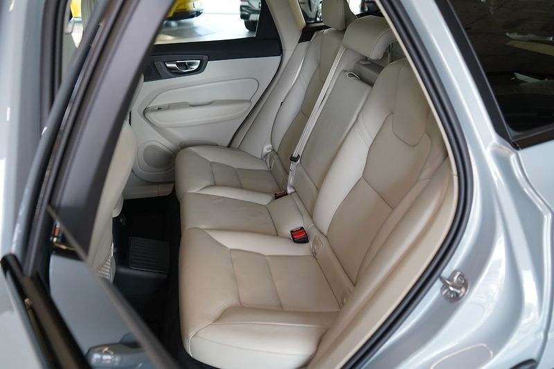 Volvo XC60 T8 Ultra Dark PHEV, Pano, 360° - fotka 45 z 48