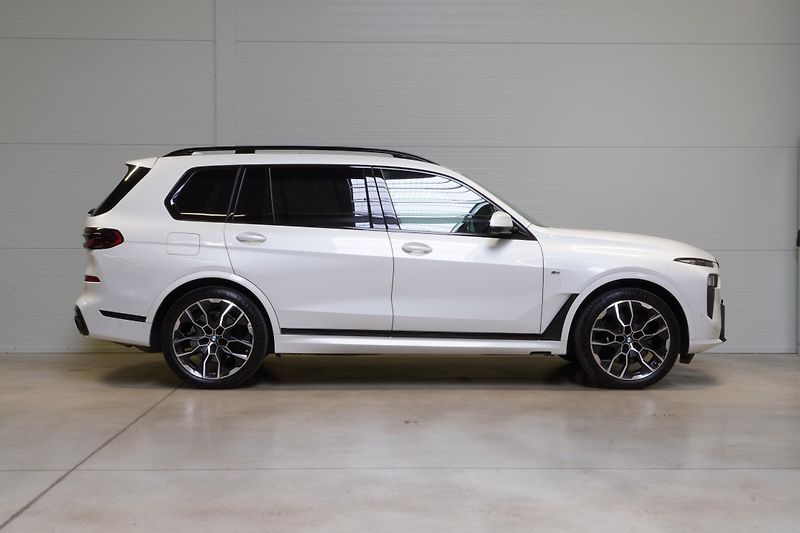 BMW X7 Xdrive40i,Mpaket,ČR,Iconic-G - fotka 4 z 49