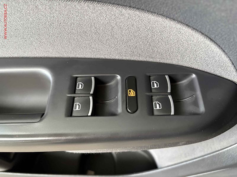 Volkswagen Touran (2013) 1.4 TSi, AC, výhřev sed. - fotka 12 z 15